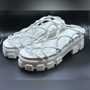 Circus by Sam Edelman Elegant White Platform Strap Sandals with buckle lug Sole